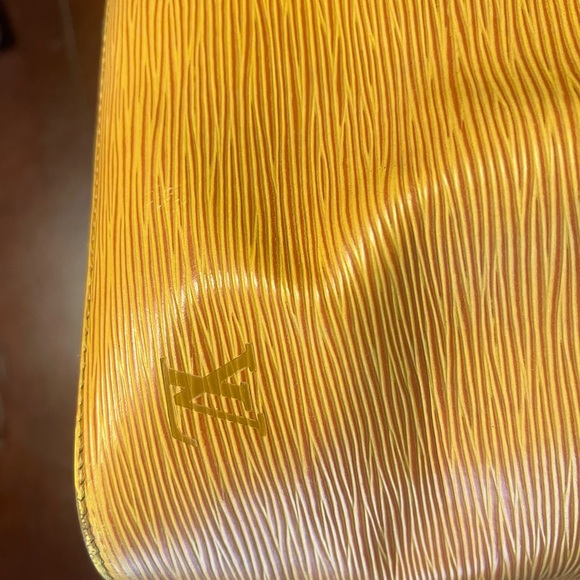 Louis Vuitton Yellow EPI Leather Petit Noe - Picture 7 of 13